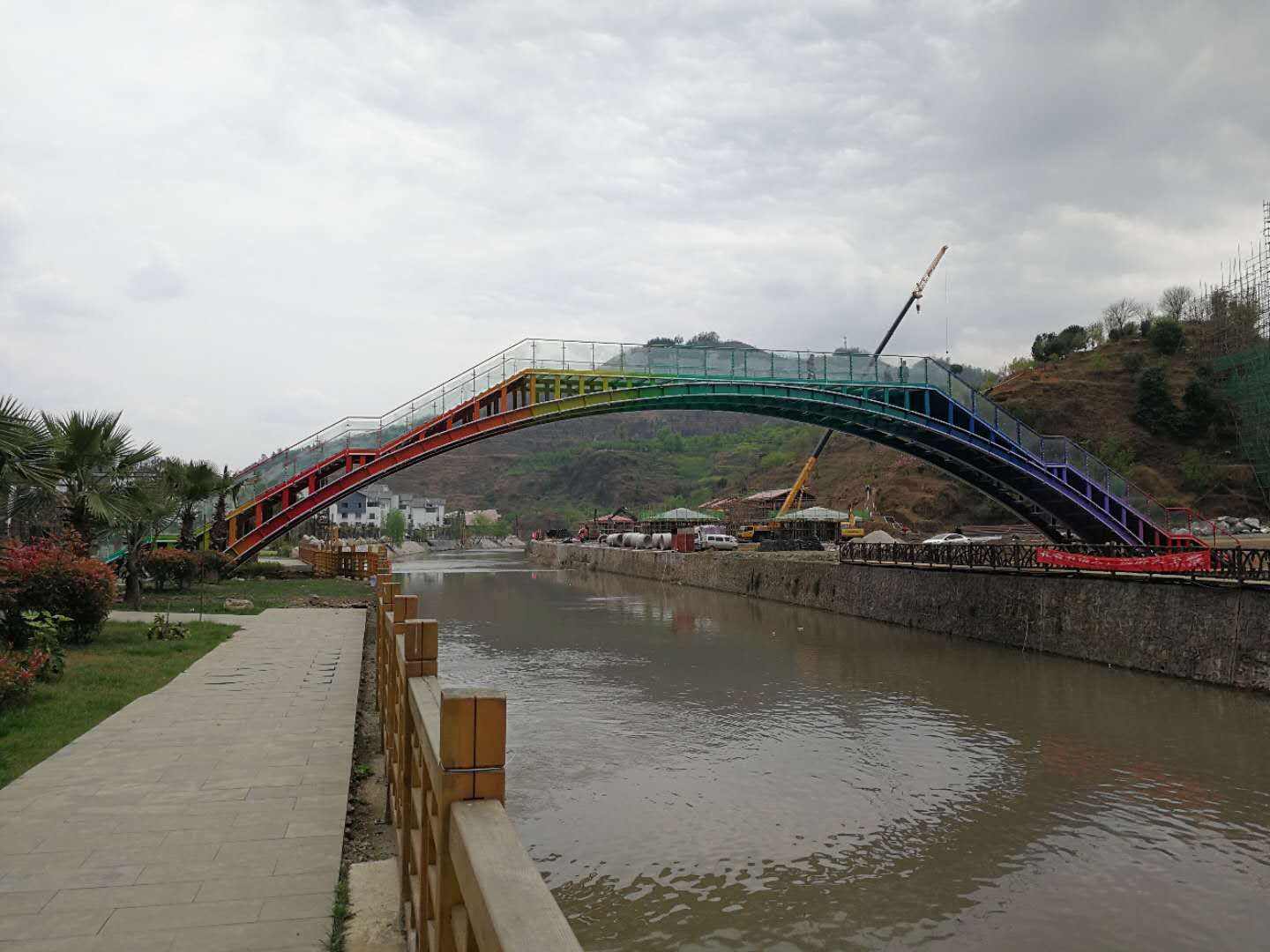 六盤(pán)水百車(chē)河玻璃景觀(guān)大橋